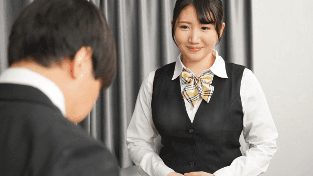 032324_001 – Em hướng dẫn viên nghịch ngợm